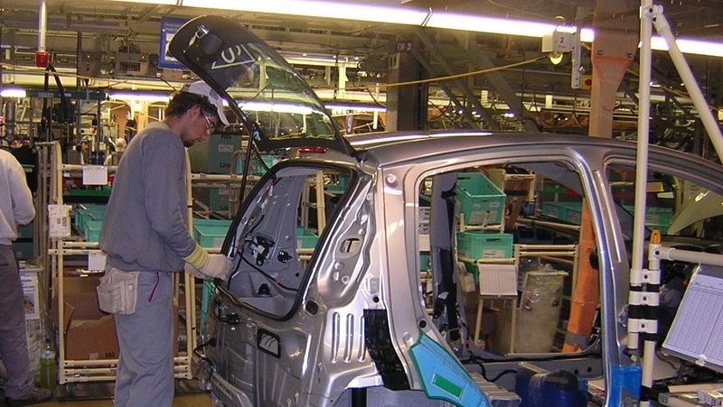 I přes výpadek v kolínské Toyotě výroba aut v Česku stoupla